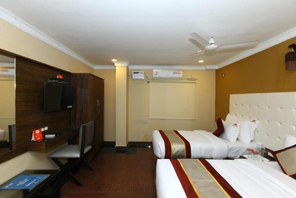 Hotel Titanium Tower Chennai Bagian luar foto